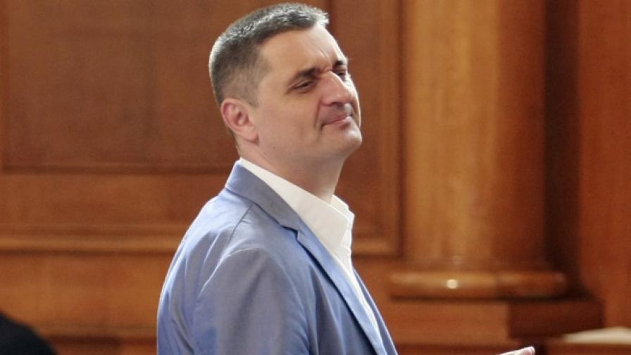Кирил Добрев напусна парламента