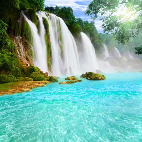 Красиви екзотични водопади по света - синя водна феерия
