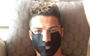 Роналдо впечатли със странна снимка във Фейсбук