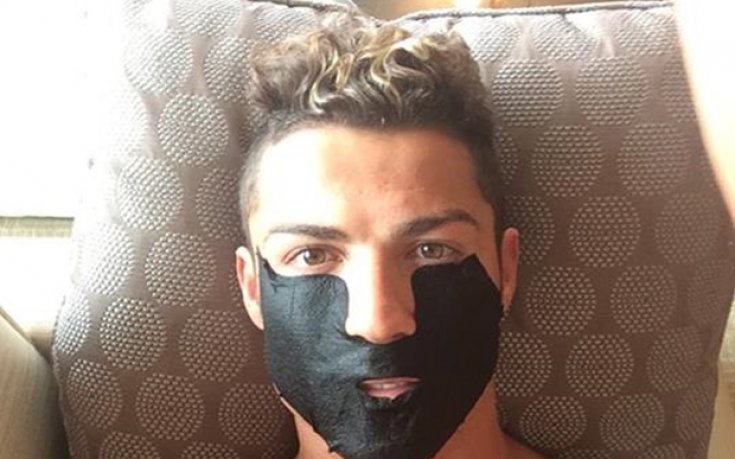 Роналдо впечатли със странна снимка във Фейсбук