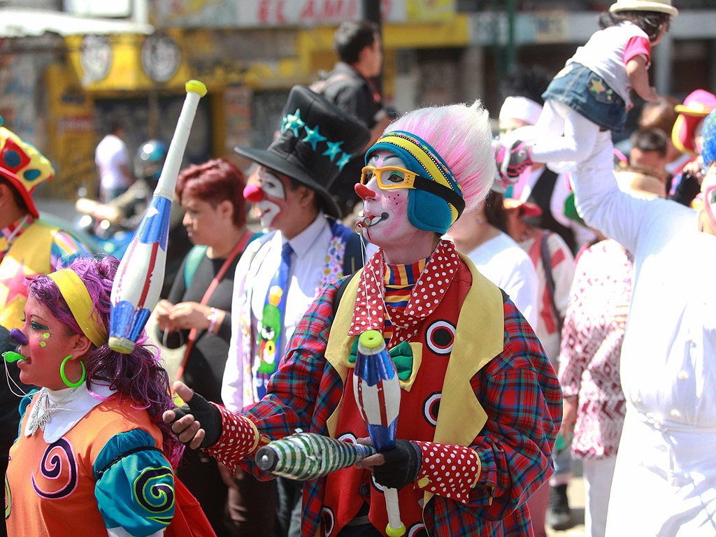 Стотици клоуни участват в годишното поклонение до Базиликата на Дева Мария Гуадалупе за да отдадат почит на Богородица, в Мексико Сити, Мексико