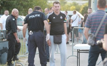 СНИМКИ: Феновете на Партизан влизат на стадиона