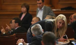 Миглена Александрова по време на парламентарно заседание