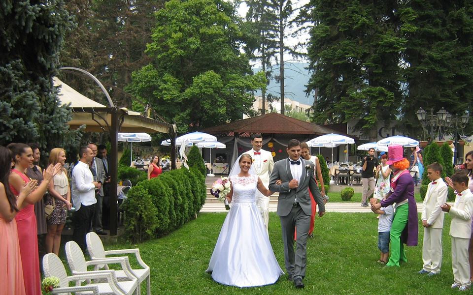 СНИМКИ: Александров младоженец, Николов кум