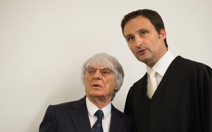 Бърни Екълстоун забегна на ваканция след делото