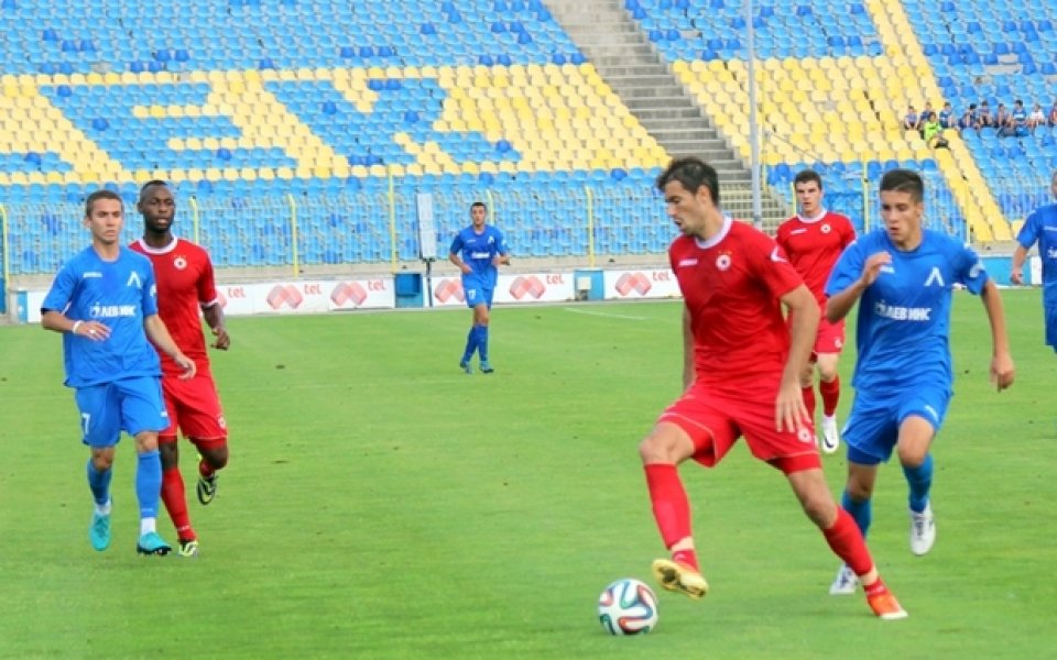 Мисяк и Илия Димитров отново тренират с мъжете на Левски