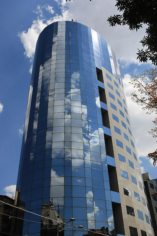 Букурещ е наричан още "Малкият Париж" заради приликата си с френската столица - архитектурата от ХІХ век