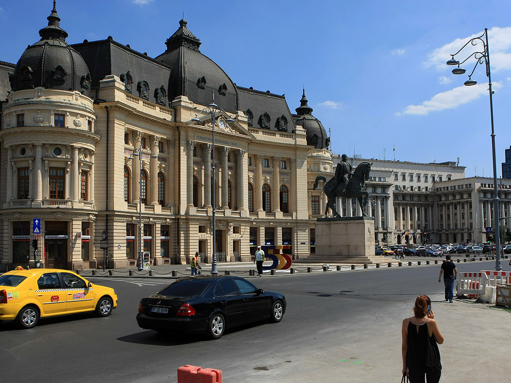 Букурещ е наричан още "Малкият Париж" заради приликата си с френската столица - архитектурата от ХІХ век