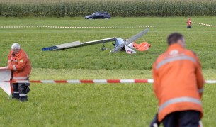 Самолет се разби, убивайки най-малко петима