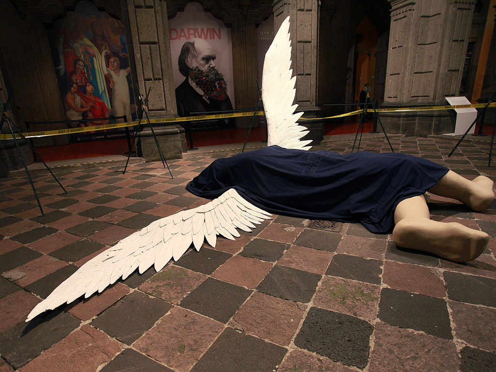 Творбата „Паднал ангел“ на руските художници Иля и Емилия Кабаков