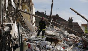 Двама загинаха, 12 са ранени при експлозия край Париж