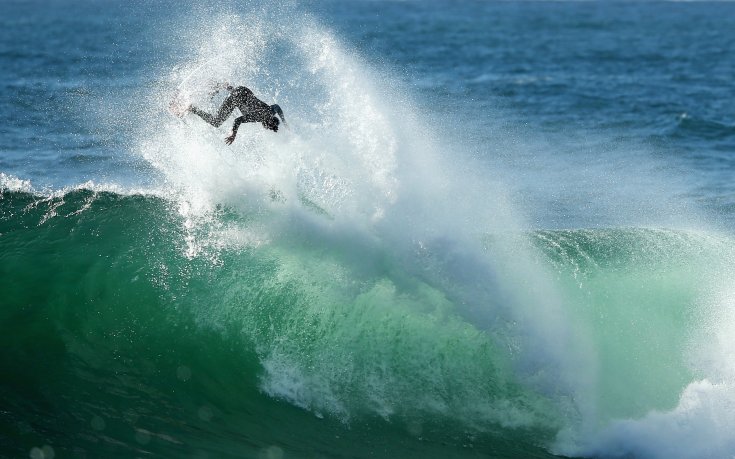 Най-смъртоносният риф срещна най-добрите сърфисти