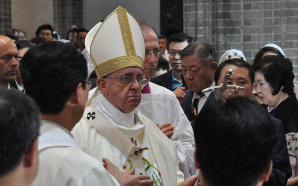 СНИМКА: Марадона подари фланелка с номер 10 на папата