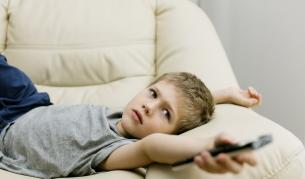 Децата в Европа гледат телевизия по два часа дневно