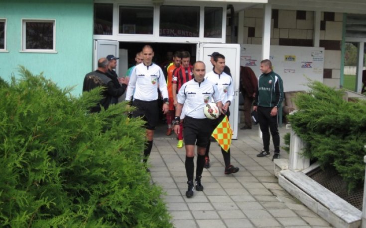 Ботев и Локомотив недоволни от Александър Костадинов