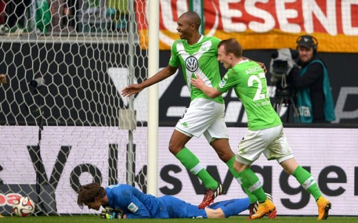 Волфсбург спечели средняшкото дерби с Аугсбург