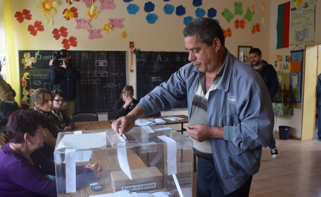 Ройтерс: Изборите вероятно ще доведат до нова нестабилна коалиция в България