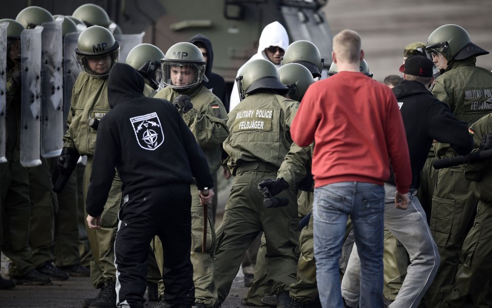30 арестувани след ексцесиите в Румъния