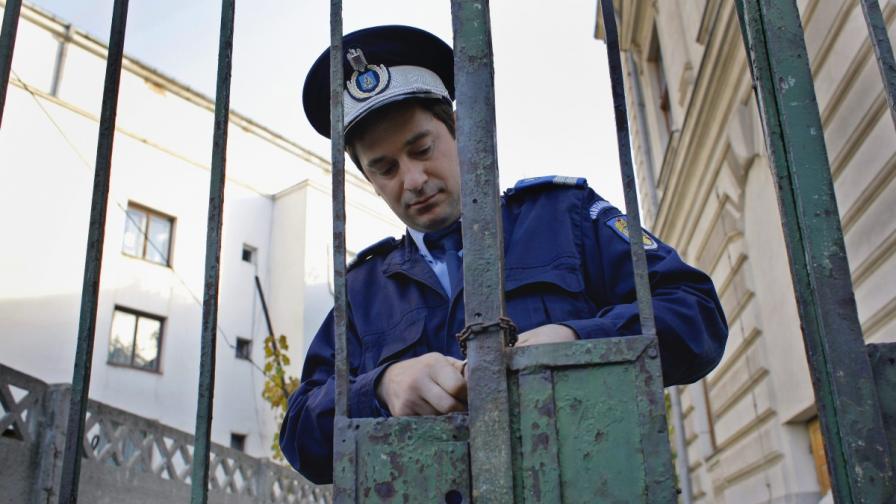 Осъдиха бивш румънски министър на 2 години затвор