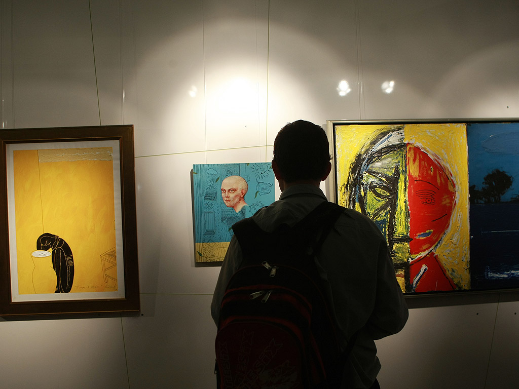 Изложбата представя и творби на Стефан Божков и Красимир Добрев