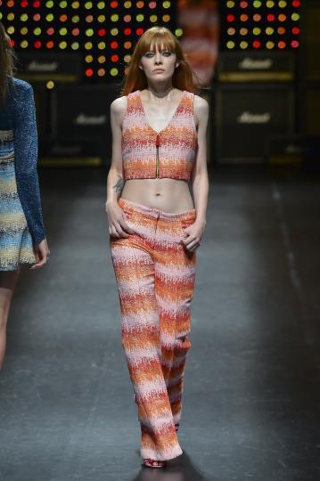 Цветя по роклите - снимка 22