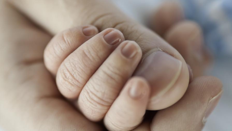 Родителите губят 970 часа сън в първата година на бебето