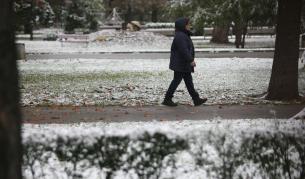 Oстава тежко положението в страната заради снега