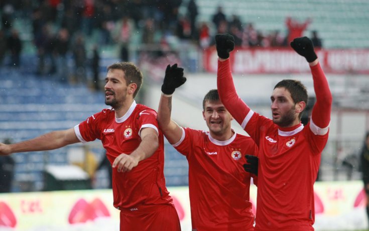 ЦСКА с двама юноши в групата за мача със Славия