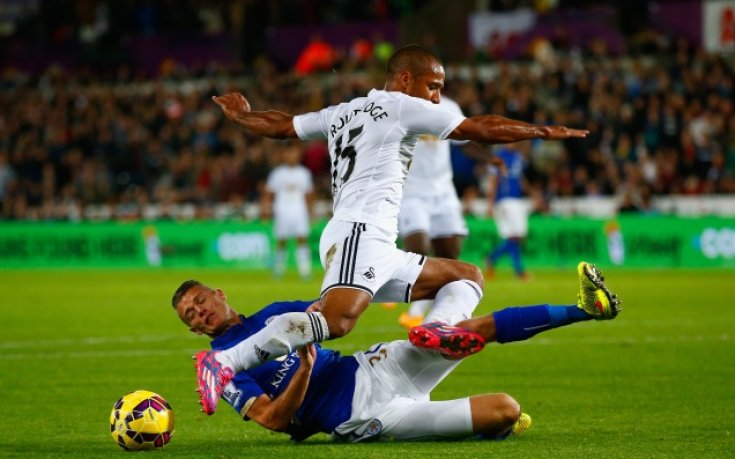 Суонси продължава да се катери след успех над Лестър