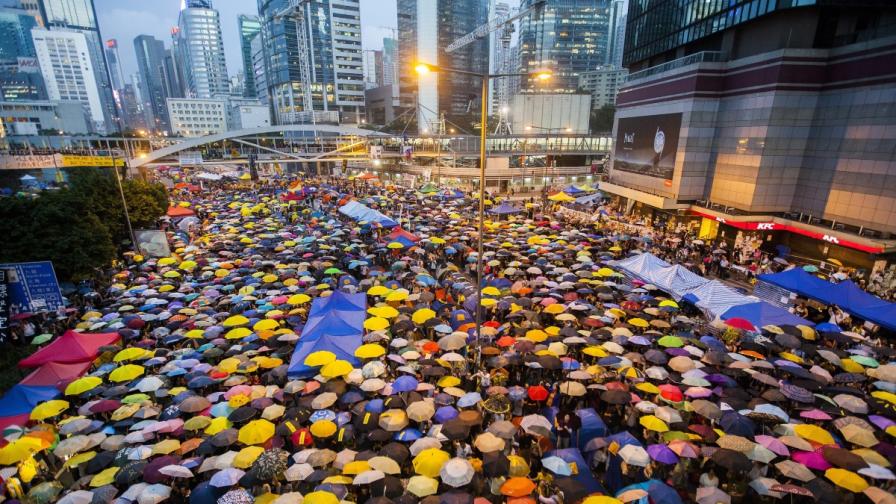 Протестите в Хонконг станаха на месец