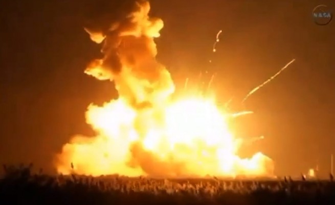 Ракета носител от програма на НАСА избухна при старта си