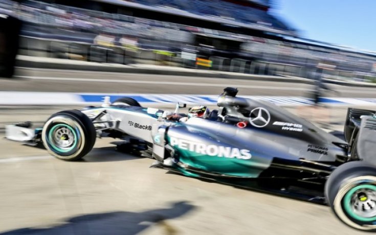 Люис Хамилтън зададе темпото в Остин