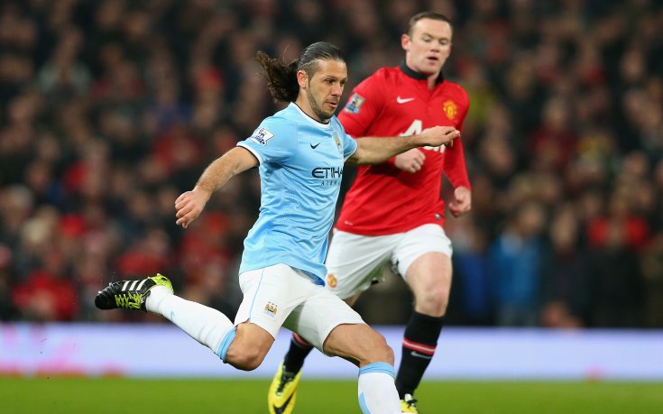 ВИДЕО: Манчестърска банда възпя градското дерби