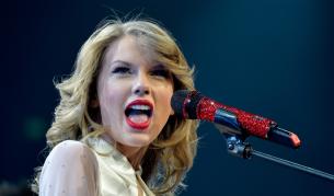 Суифт оглави британската класация за албуми