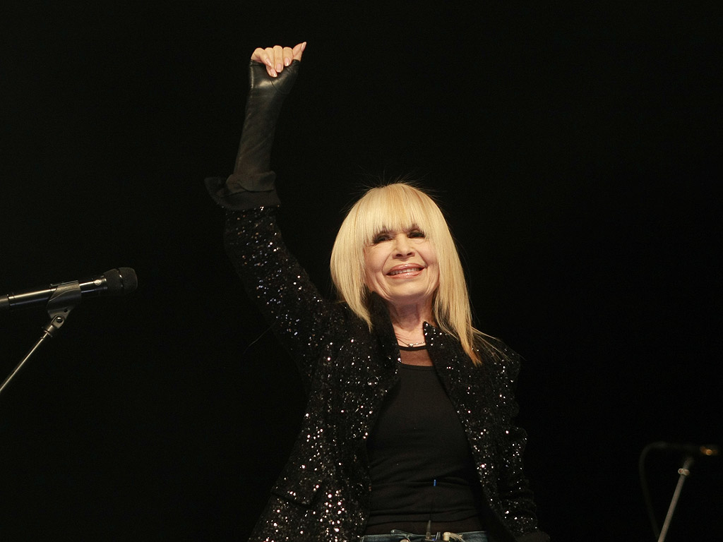 Лили Иванова сподели своя уникална архивна снимка Любопитно Vesti.bg