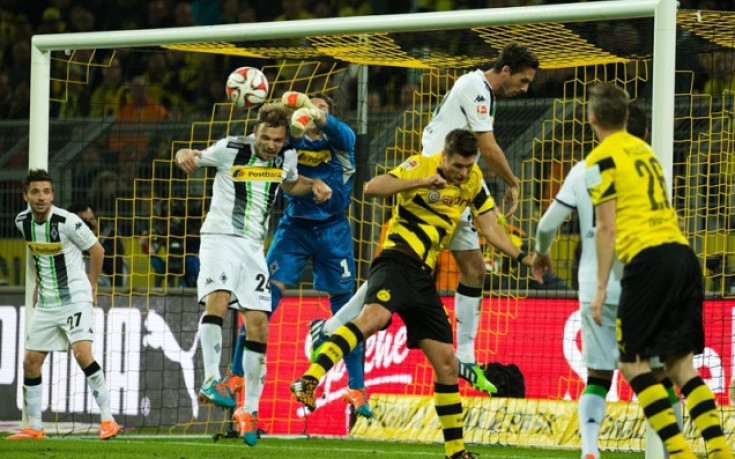 Отчайващо нелеп автогол най-после даде живец на Дортмунд