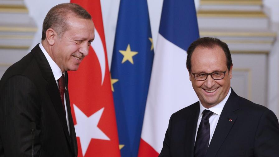 Турският президент Реджеп Тайип Ердоган и френският държавен глава Франсоа Оланд