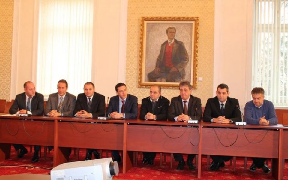 Тръст Синя България на среща с депутати, получи подкрепа