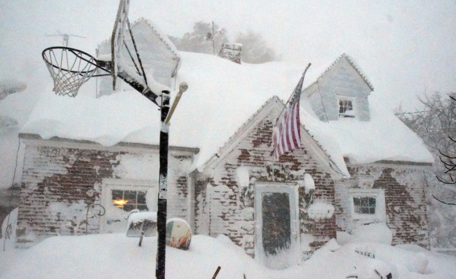 Снегът продъжава да предизвиква хаос в САЩ