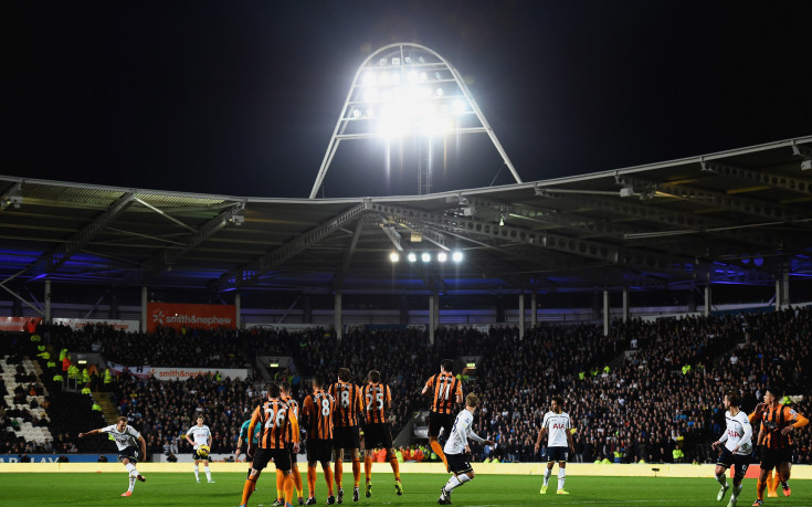 Тотнъм покоси Хъл в края