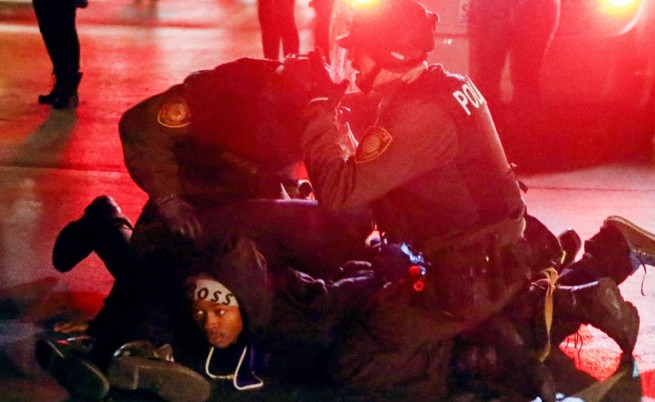 Стотици арестувани в поредна нощ на вълнения в САЩ