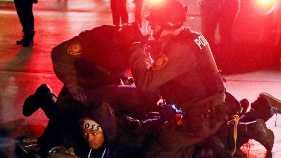 Стотици арестувани в поредна нощ на вълнения в САЩ
