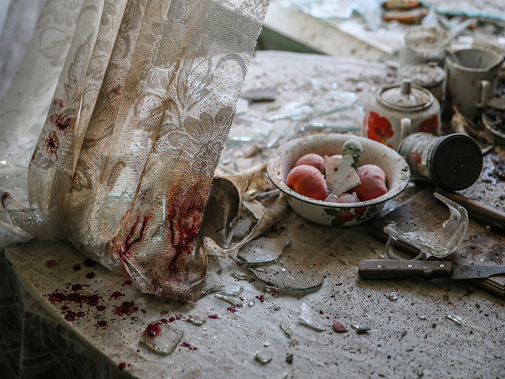 Разрушения в кухня в центъра на украинския град Донецк на 26 август 2014