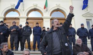 Протест пред парламента на хора на изкуството
