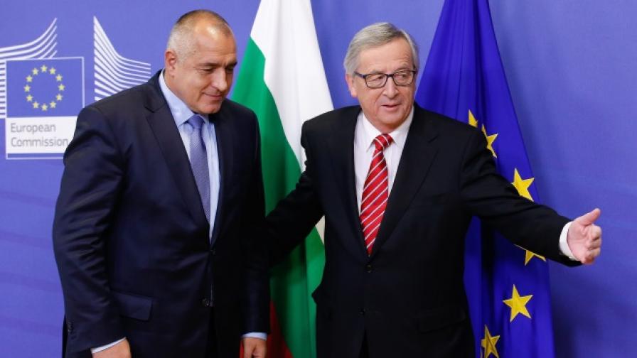 Юнкер: Не може да шантажират България