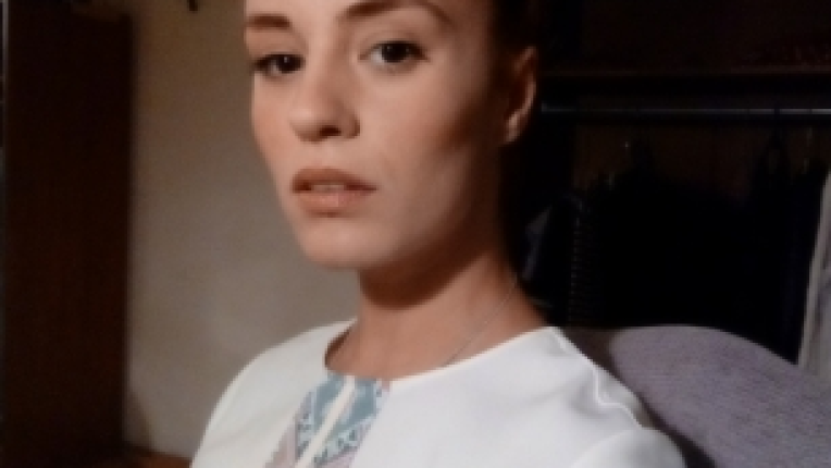  Смел фасул - новата блестяща визия на Радина Кърджилова 