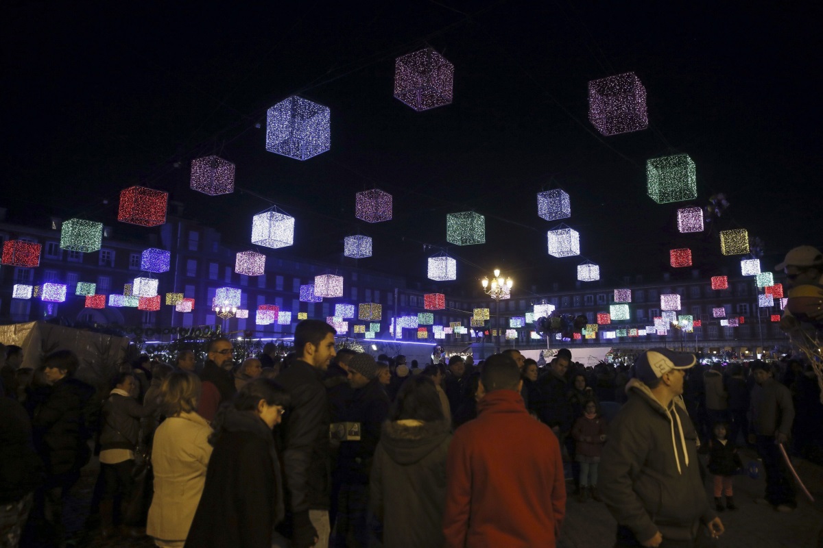 Площад Plaza Mayor в Мадрид с коледна украса