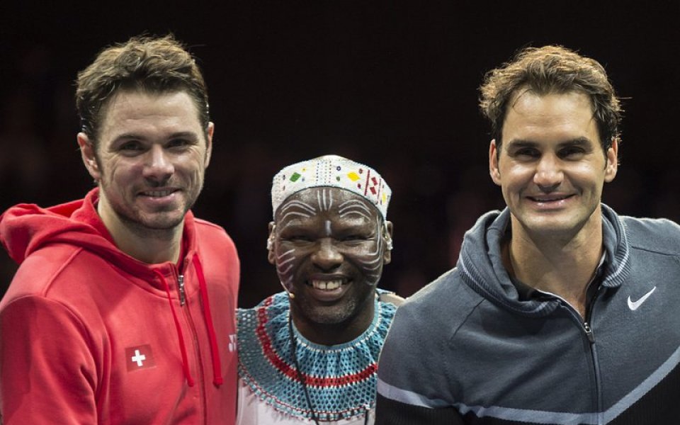 Федерер надви Вавринка пред 11 000 в Мач за Африка