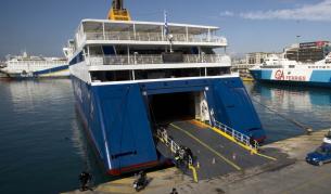 Голяма спасителна операция за горящ край Корфу ферибот