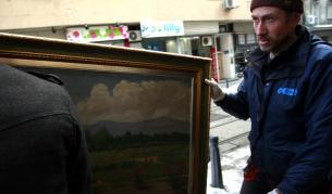 Картините бяха изнесени вчера от трезора на банката като обезпечителна мярка